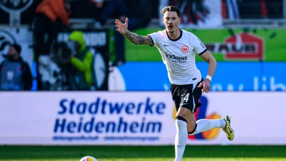 Frankfurts Nationalspieler Robin Koch steht gegen Leverkusen vor einer Rückkehr in die Startelf. - © Tom Weller/dpa