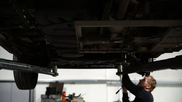 Nicht nur der Werkstattbesuch hat sich f&uuml;r Autofahrer in den vergangenen Jahren erheblich verteuert. (Archivbild) - &copy; Pia Bayer/dpa