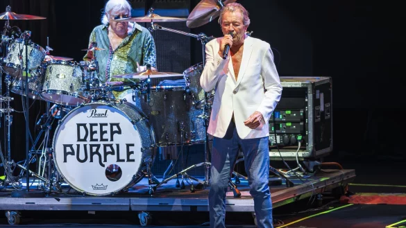 Mit Deep Purple steht S&auml;nger Ian Gillan (mit Schlagzeuger Ian Paice) immer noch regelm&auml;&szlig;ig auf der B&uuml;hne. (Archivfoto) - &copy; Valentin Flauraud/KEYSTONE/dpa