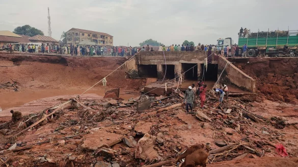 Zerst&ouml;rungen nach einem Unwetter in der nigerianischen Stadt Mokwa - &copy; Chenemi Bamaiyi/AP/dpa
