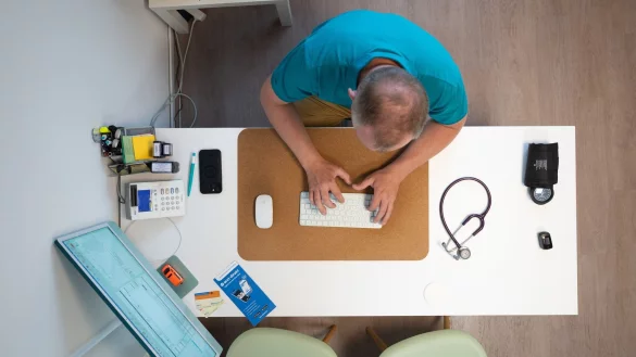 Nicht alle Praxen haben sie, nur ganz wenige Patientinnen und Patienten nutzen sie bisher: die elektronische Patientenakte. (Archivbild) - &copy; Sebastian Kahnert/dpa/dpa-tmn
