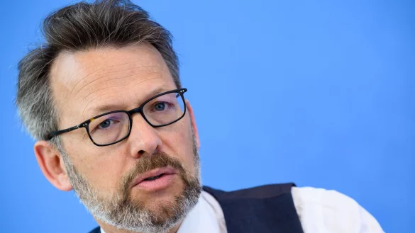 Sieht noch viele offene Fragen bis zur Entscheidung &uuml;ber den Olympia-Bewerber: DOSB-Vorstandschef Otto Fricke. - &copy; Bernd von Jutrczenka/dpa