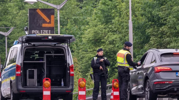 Für die Bundespolizei gab es vergangene Woche neue Anweisungen, was die Grenzkontrollen und die Zurückweisung auch von Asylsuchenden betrifft. (Archivfoto) - © Peter Kneffel/dpa