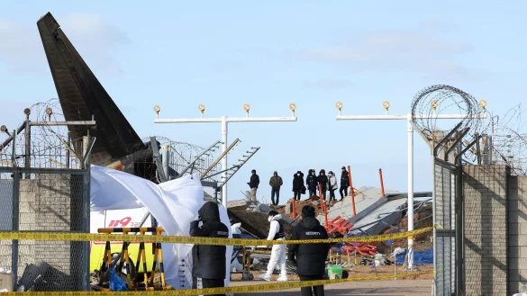 Die Polizei durchsuchte den Flughafen und das Büro der betroffenen Airline. - © Uncredited/YONHAP/AP/dpa