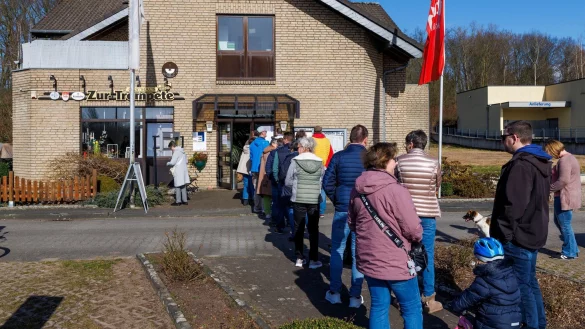 Bei der Bundestagswahl liegt die CDU auch in NRW klar in Führung. - © Christoph Reichwein/dpa