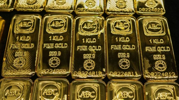 Der Goldpreis f&auml;llt nach seinem j&uuml;ngsten Rekordhoch (Archivbild) - &copy; Mark Baker/AP/dpa