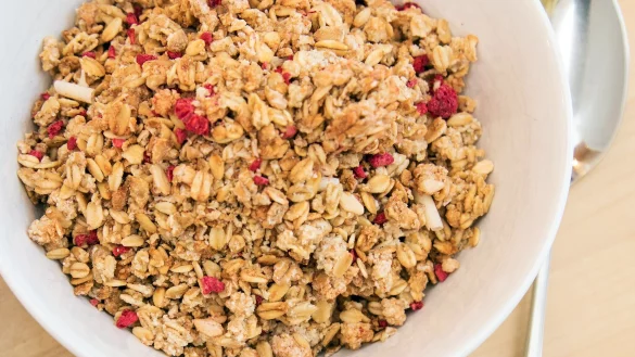 Jedes zweite Früchte- und Beerenmüsli ist «sehr gut», urteilt die Zeitschrift «Öko-Test». - © Christin Klose/dpa-tmn