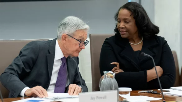 Cook ist eigentlich bis 2038 Teil des Fed-Vorstands. (Archivbild) - © Mark Schiefelbein/AP/dpa