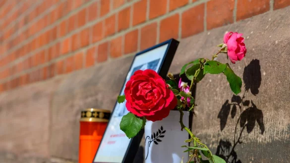 Nach dem Tod der 16-Jährigen ist die Anteilnahme groß. - © Swen Pförtner/dpa