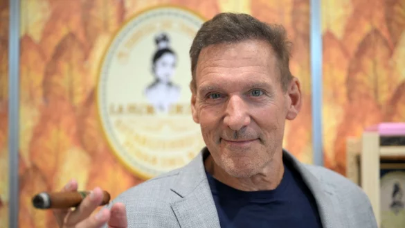 Bei der Intertabac bewarb Ralf Moeller Zigarren eines lateinamerikanischen Herstellers. - &copy; Wolf von Dewitz/dpa