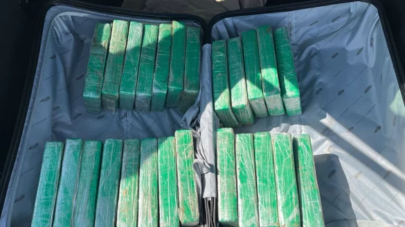 Zahlreiche Päckchen mit Rauschgift hat die Polizei bei ihrer Razzia sichergestellt. - © -/Polizei Duisburg/dpa