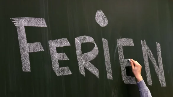 Als erste starten die Kinder in drei ostdeutschen Bundesl&auml;ndern. (Symbolbild) - &copy; Ralf Hirschberger/dpa