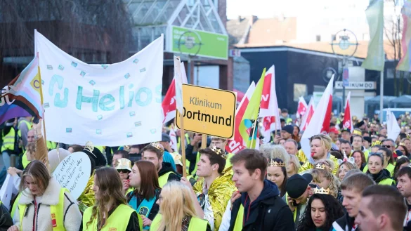In vielen Städten in NRW gab es Demos und Kundgebungen. - © Bernd Thissen/dpa