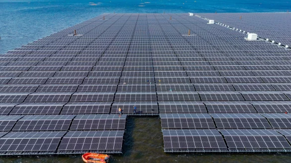 F&uuml;r einen m&ouml;glichen Einsatz von schwimmenden Photovoltaik-Anlagen auf der Nordsee ist laut Experten noch Forschung n&ouml;tig. (Archivbild) - &copy; Patrick Pleul/dpa