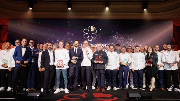 Freude, Jubel und der Preis für harte Arbeit: In Frankfurt sind am Dienstag die neuen Michelin-Sterne an Spitzenküchen in Deutschland verliehen worden. - © Lando Hass/dpa