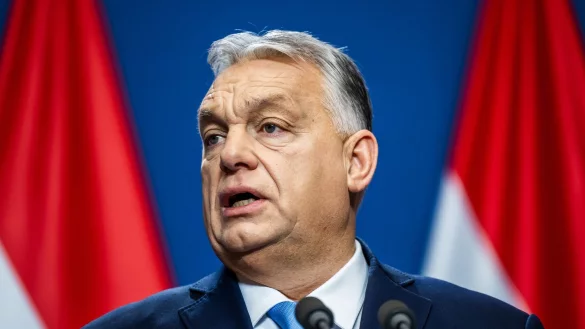 Ungarns Ministerpräsident Viktor Orban blockierte wochenlang eine EU-Entscheidung zur Verlängerung von Russland-Sanktionen. (Archivbild) - © Marton Monus/dpa