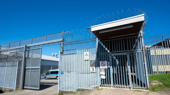 Der Tod eines Jugendlichen ist Thema einer Sondersitzung des Justizausschusses des saarländischen Landtags - © Harald Tittel/dpa