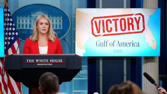 Das Weiße Haus will künftig stärker bestimmen, welche Journalisten dem Präsidenten Fragen stellen können. - © Evan Vucci/AP/dpa