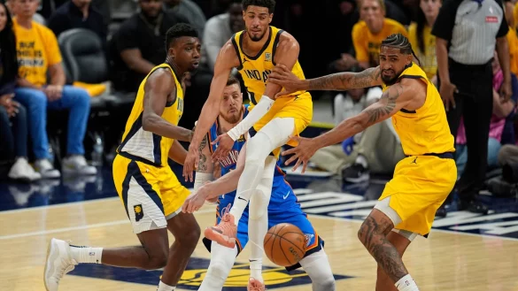 Die Indiana Pacers waren aus Sicht von OKC um Isaiah Hartenstein zu oft in Überzahl und übermächtig. - © Abbie Parr/AP/dpa