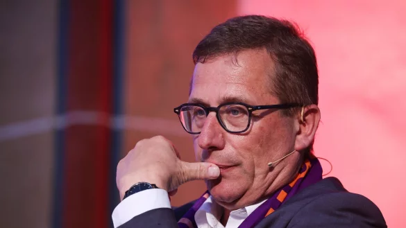 Der renommierte Kirchenrechtler Thomas Schüller erwartet nach dem Tod von Papst Franziskus ein schwieriges Konklave. (Archivbild) - © Jan Woitas/dpa