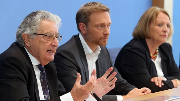 Baum und Lindner waren nicht immer einer Meinung. - © picture alliance / Wolfgang Kumm/dpa