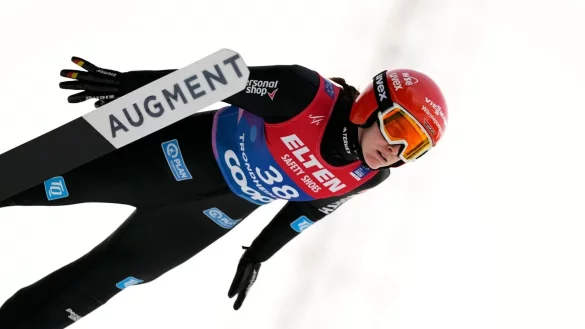 Selina Freitag ist die beste deutsche Skispringerin in Trondheim. - © Matthias Schrader/AP/dpa