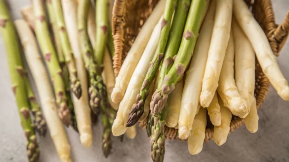 Fr&uuml;hlingsgem&uuml;se mit Power: Je frischer der Spargel ist, desto mehr N&auml;hrstoffe stecken drin. - &copy; Christin Klose/dpa-tmn