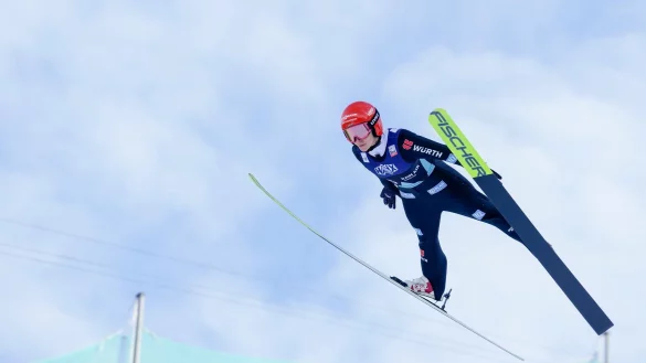 Katharina Schmid springt auf 200 Meter. - &copy; Terje Bendiksby/NTB/dpa