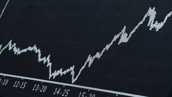Anlegergeld aus Europa soll möglichst auch in Europa investiert werden. - © Arne Dedert/dpa