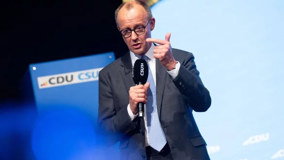 Merz trat zum Abschluss des Wahlkampfes in München auf. - © Sven Hoppe/dpa