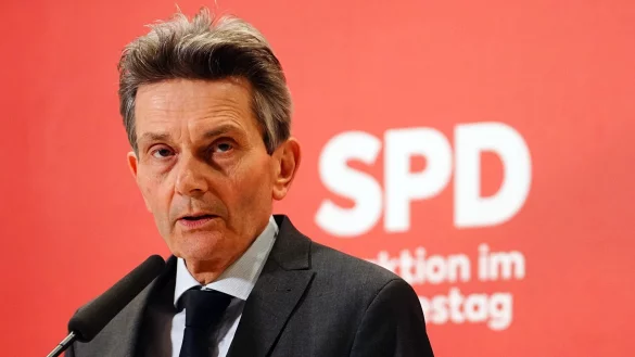 Rolf Mützenich verpasste knapp den Wahlsieg in seinem Kölner Wahlkreis. (Archivbild) - © Kay Nietfeld/dpa