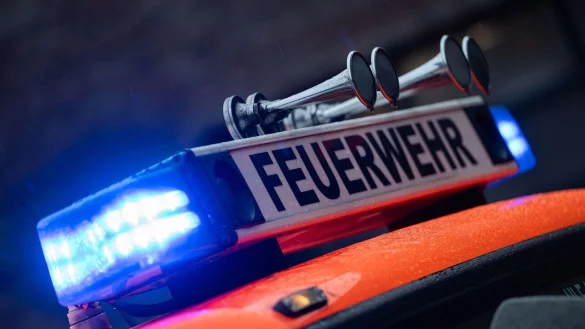 Ein Kleinhubschrauber ist in Sankt Augustin auf einen Acker gest&uuml;rzt. (Symbolbild) - &copy; Marijan Murat/dpa