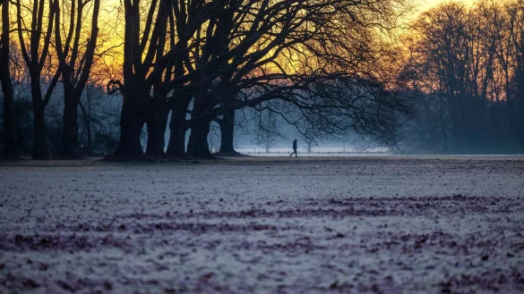 In Nordrhein-Westfalen bleiben die Temperaturen zum Ende der Woche niedrig. (Symbolbild) - © Thomas Banneyer/dpa