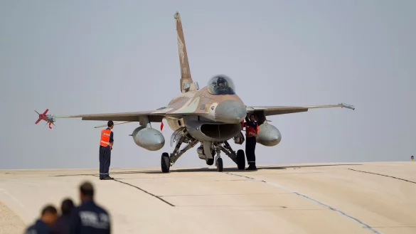 Israels Luftwaffe soll laut Aktivisten erneut Ziele in Syrien angegriffen haben. (Archivbild) - © Ariel Schalit/AP/dpa