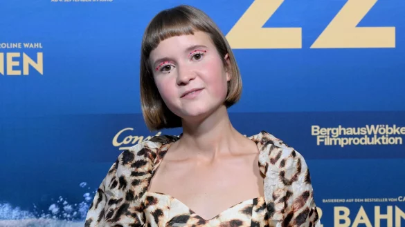 Binnen drei Jahren hat Caroline Wahl drei Romane geschrieben. (Archivbild) - © Felix Hörhager/dpa