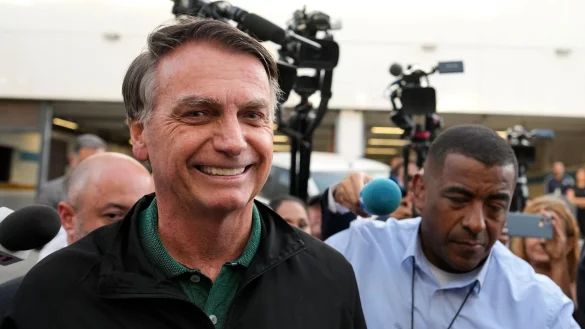 Dem ehemaligen Präsidenten von Brasilien, Jair Bolsonaro, wird von der Justiz unter anderem ein versuchter Staatsstreich vorgeworfen. (Archivbild) - © Eraldo Peres/AP/dpa