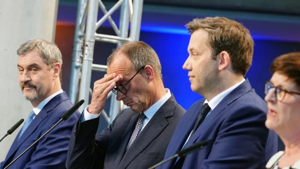 Der voraussichtlich nächste Kanzler Friedrich Merz braucht ein paar Tage Ruhe. (Archivbild) - © Kay Nietfeld/dpa