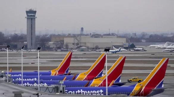 Eine Maschine der US-Fluggesellschaft Southwest Airlines ist pl&ouml;tzlich in einen Sinkflug gegangen - zwei Besatzungsmitglieder wurden verletzt. (Archivfoto) - &copy; Charles Rex Arbogast/AP/dpa