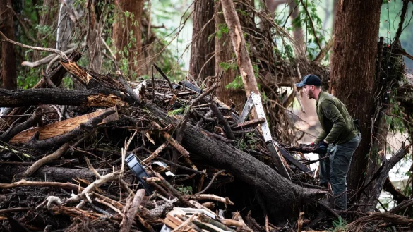 Die Fluten haben das Gebiet verwüstet. - © Eli Hartman/FR172217 AP/dpa