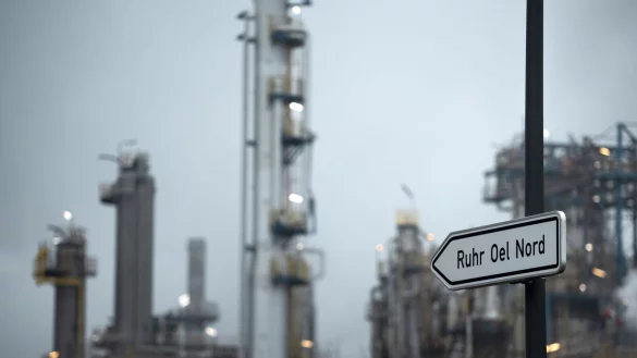 BP sucht einen Käufer für seine Raffinerietochter Ruhr Oel. Das Unternehmen betreibt an zwei Standorten in Gelsenkirchen eine Raffinerie. - © Fabian Strauch/dpa