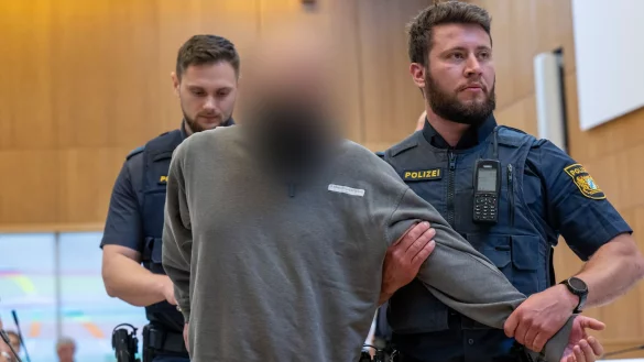 Der mutmaßliche Kopf des Trios soll auch in der Ukraine gekämpft haben. - © Peter Kneffel/dpa