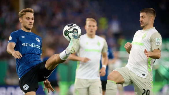 Bielefeld und Bremen lieferten sich eine umk&auml;mpfte Partie. - &copy; Bernd Thissen/dpa