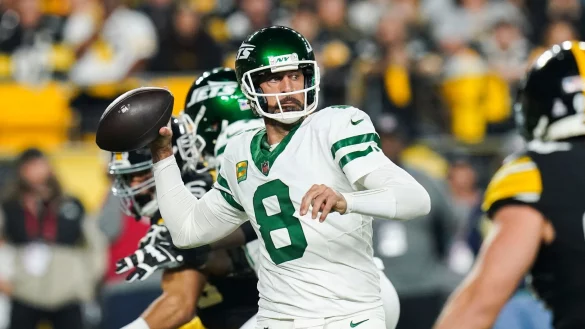 Tr&auml;gt zuk&uuml;nftig das Gelb und Schwarz der Pittsburgh Steelers: Quarterback Aaron Rodgers. - &copy; Matt Freed/AP/dpa