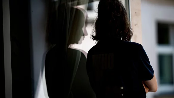 Lebt der schon fast volljährige Nachwuchs nur bei einem Elternteil, kann er nicht gegen seinen Willen dazu gezwungen werden, auch Umgang mit dem anderen Elternteil zu haben. - © Fabian Sommer/dpa/dpa-tmn