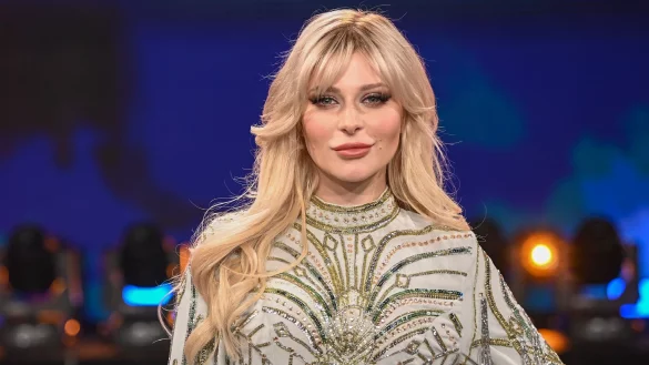 Sängerin Marie Reim hat berühmte Eltern - was ihre eigene Karriere gar nicht so einfach machte. (Archivbild) - © Jens Kalaene/dpa