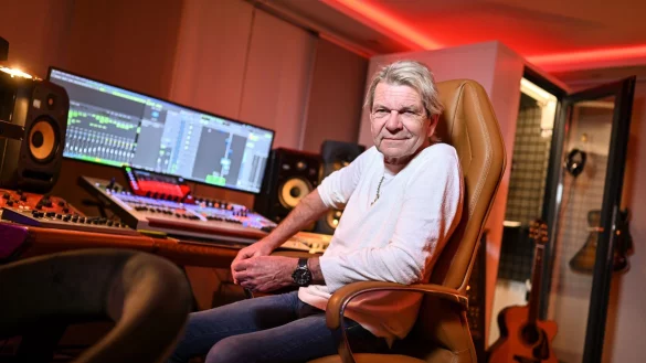 Schlager trifft auf Rap? Matthias Reim könnte sich ein Duett mit Apache 207 vorstellen. (Archivbild) - © Felix Kästle/dpa