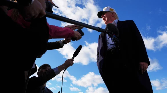 Trump glaubt, Selenskyj könnte Ansprüche auf die Krim aufgeben. - © Evan Vucci/AP/dpa