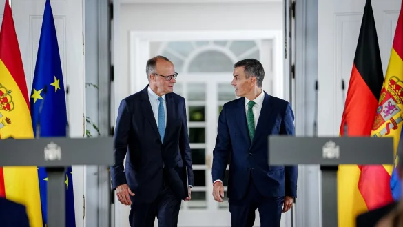 Bundeskanzler Merz betont bei seinem Antrittsbesuch in Madrid, dass Deutschland an der Seite Israels stehe. - &copy; Kay Nietfeld/dpa