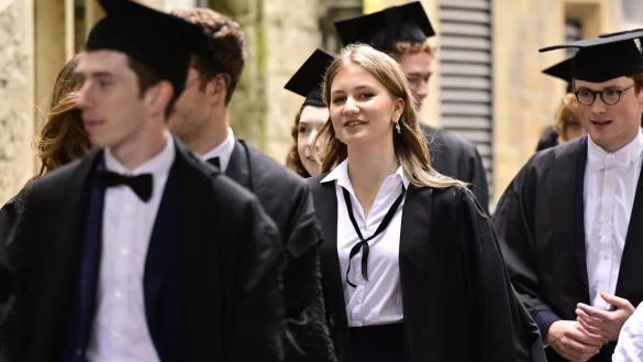 Planmäßig würde die belgische Kronprinzessin Elisabeth ihr Masterstudium im Mai 2026 beenden. (Archivbild) - © Laurie Dieffembacq/Belga/dpa