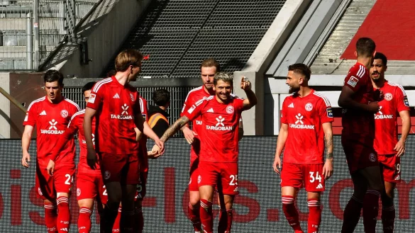 Erstes Saisontor für Matthias Zimmermann. - © Roland Weihrauch/dpa